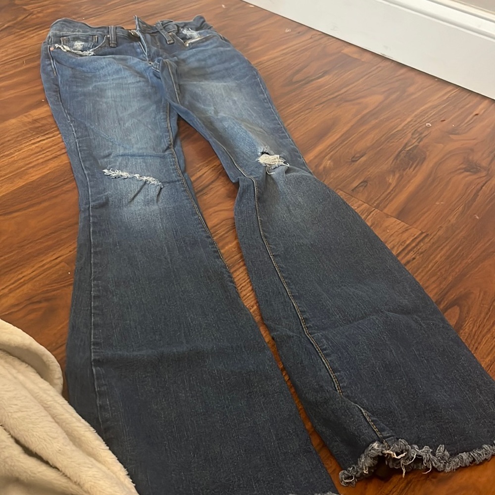 They are simple soclety jeans they are bell bottoms